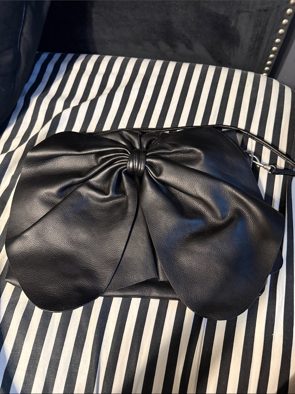 Kimchi Blue Bow-Front Wristlet Clutch